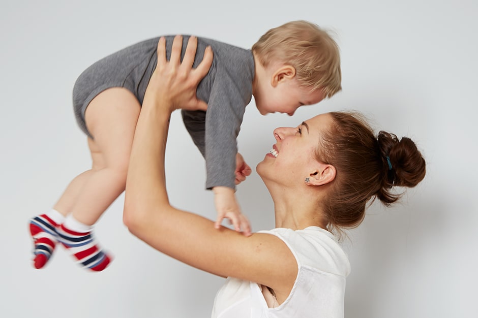 bebe en el aquí y el ahora