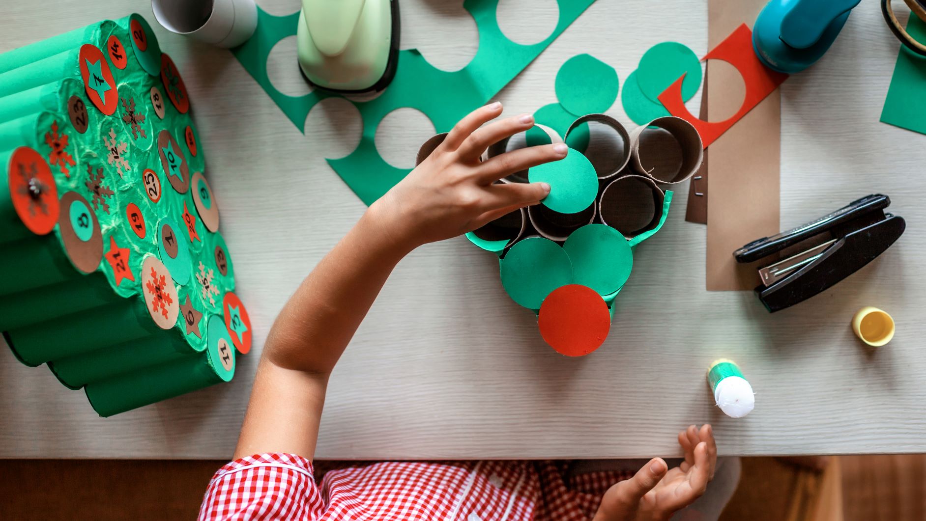 Actividad Navidad Montessori: calendario de adviento navideño