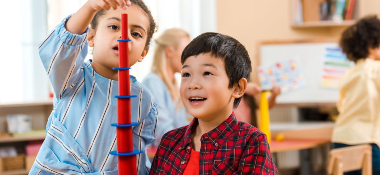 cuatro planos de desarrollo de montessori