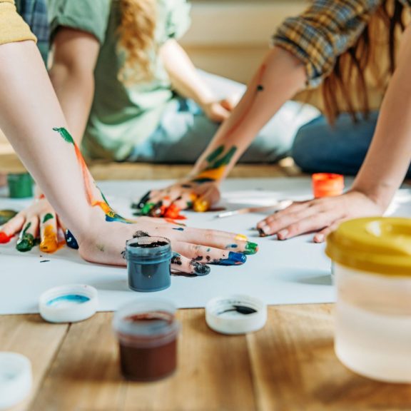 implementar-el-metodo-montessori-en-el-aula-o-en-casa-2048x1366