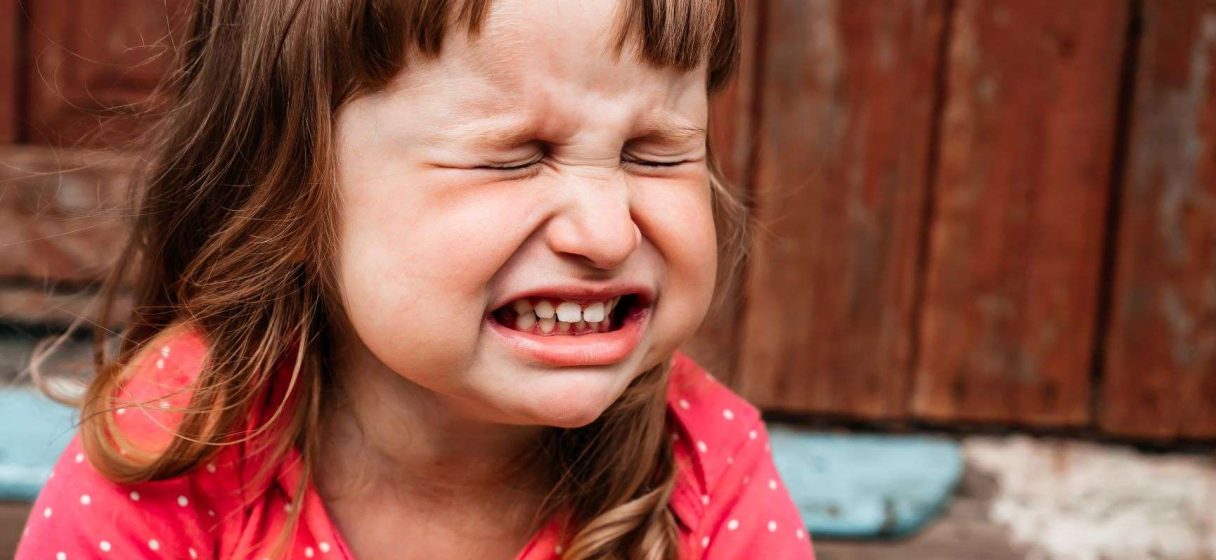 niña caprichosa mostrando desviacion psíquica montessori