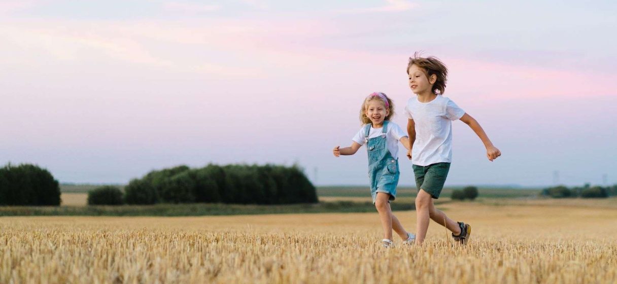 niños libres en la naturaleza
