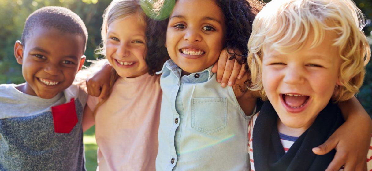 las lecciones de gracia y cortesía de montessori ayudan a desarrollar habilidades sociales